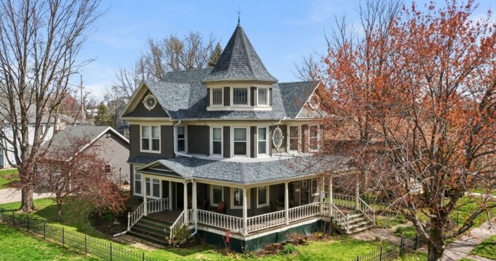 Inside a Forgotten 1902 Historic Home in Washington: Woodwork, Wallpaper & Whispers From the Past