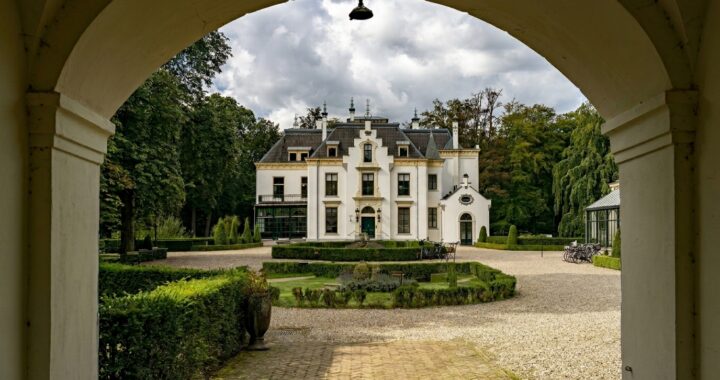 Abandoned Celebrity Mansions: Where Fame Goes to Decay
